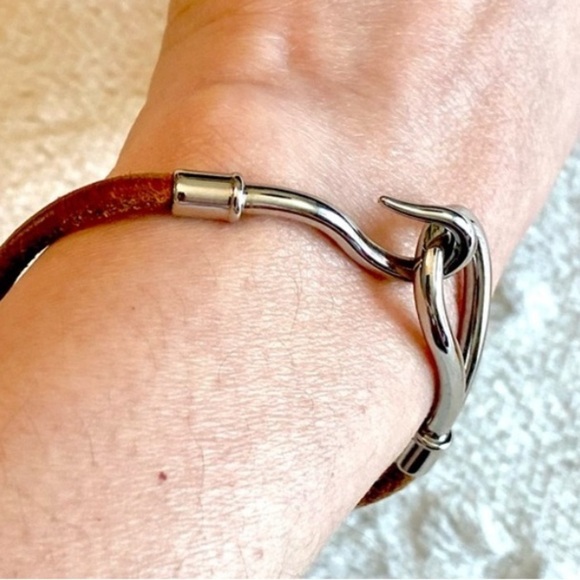 Hermes Jumbo Hook Leather Bracelet - Picture 4 of 9
